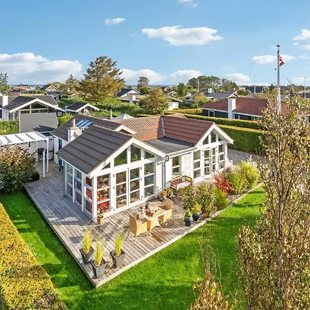 Amazing In With Kitchen Holiday home